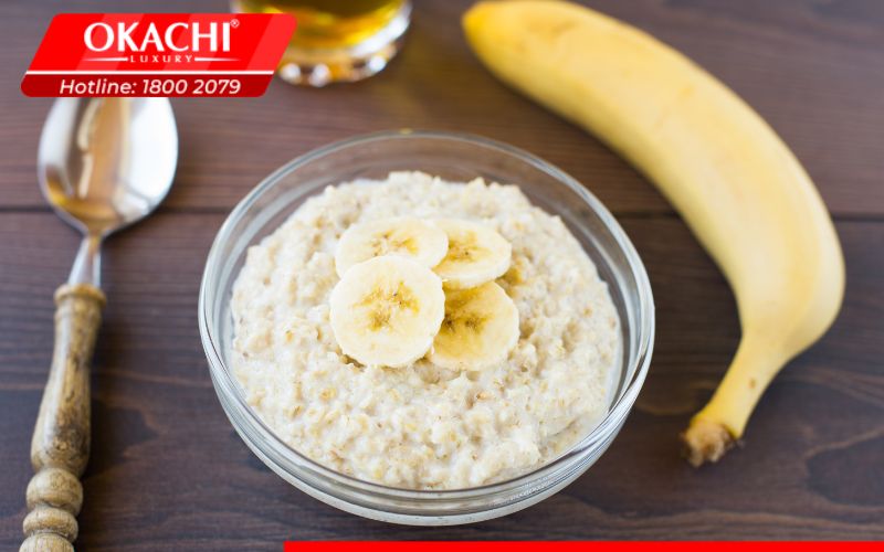 Cháo yến mạch với chuối và sữa