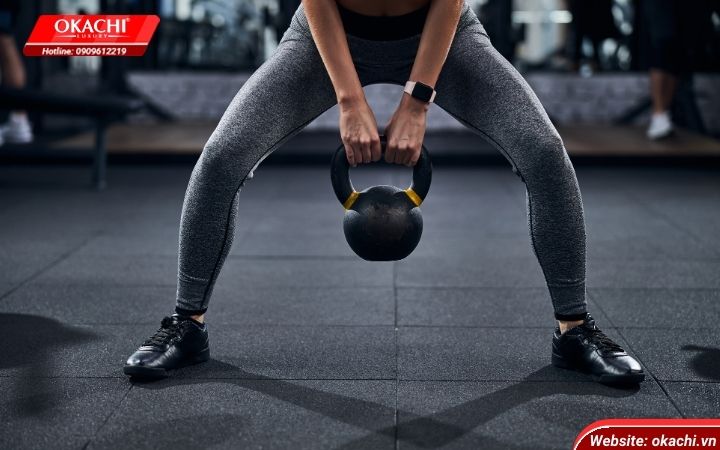 Bài tập Calisthenics Sumo squat