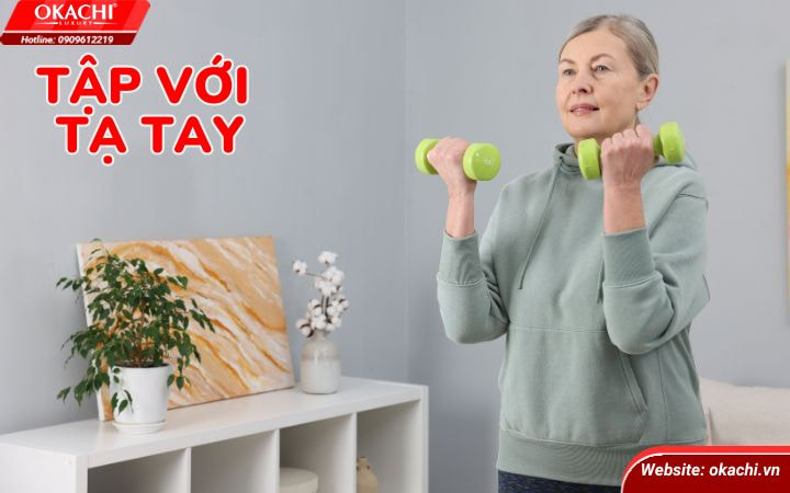 Tập với tạ tay tạo cơ bắp