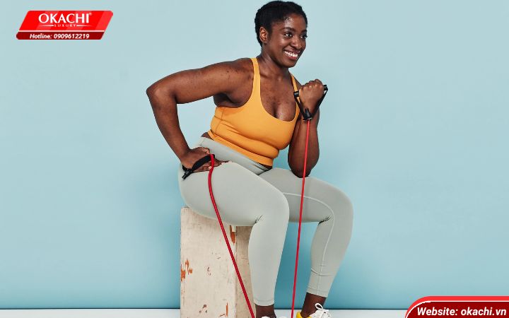 bài tập với dây kháng lực Seated Resistance Band Biceps Curl