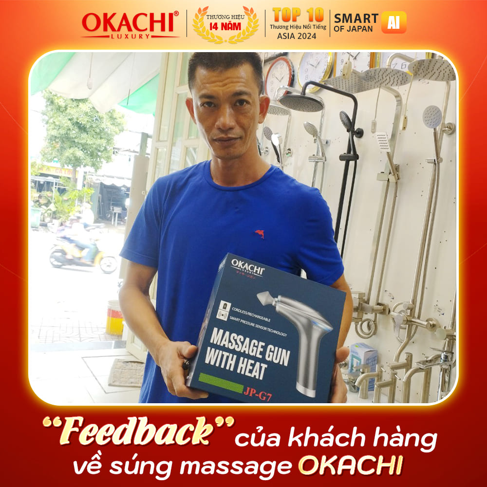 Khách hàng trải nghiệm súng massage