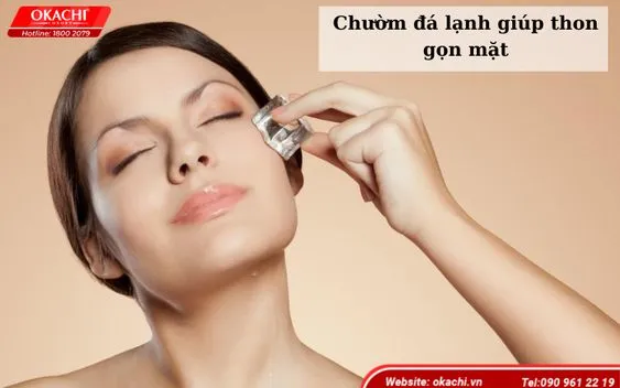 Chườm đá lạnh giúp thon gọn mặt