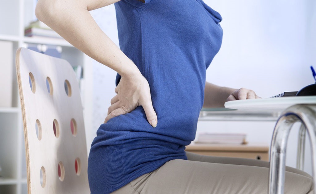 Ngồi lâu bạn bị đau lưng