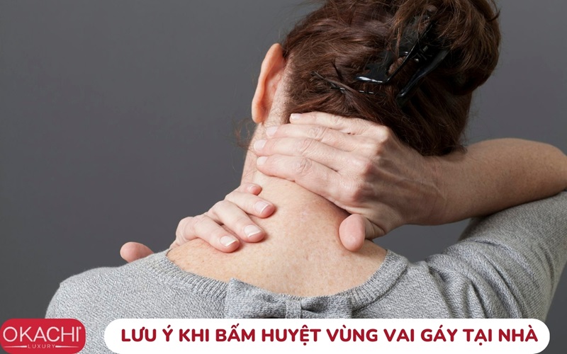 Lưu ý khi bấm huyệt vùng vai gáy tại nhà