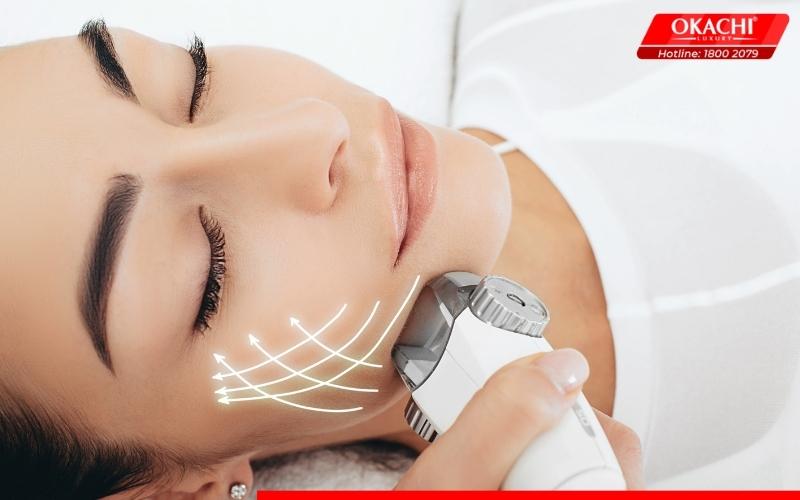 Massage làm thon gọn khuôn mặt, da săn chắc