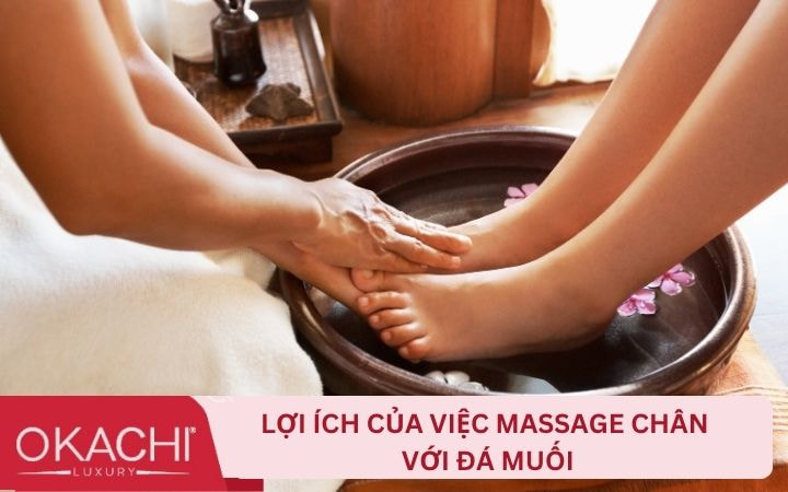 Lợi ích của việc massage chân với đá muối