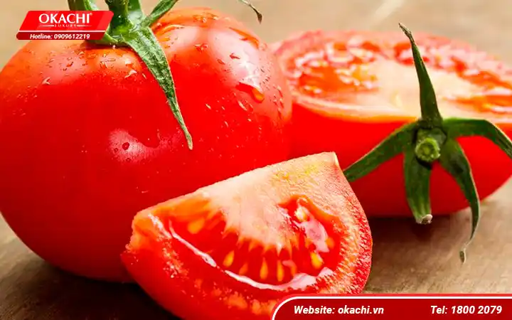 Dùng cà chua dưỡng da sau khi bơi