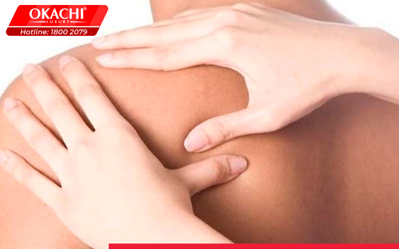 Tự xoa bóp vùng gáy